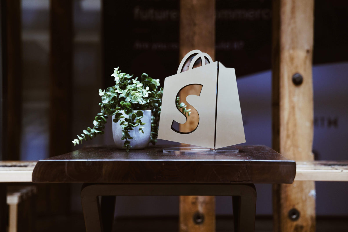 Proč (ne)používat Shopify – Výhody(a nevýhody) Shopify pro český byznys 🤔 Proč (ne)používat Shopify – Výhody(a nevýhody) Shopify pro český byznys 🤔